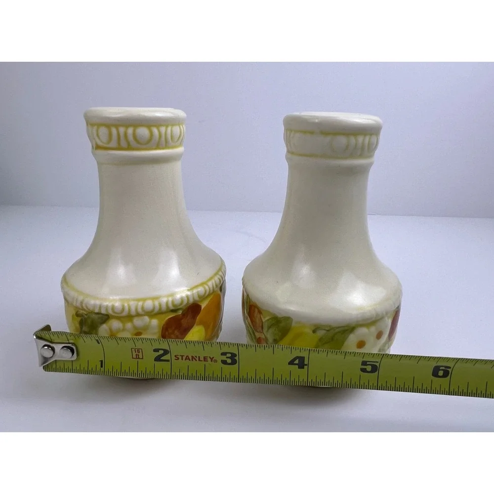 Vintage Metlox Poppytrail Vernon  Ceramic Salt Pepper Shakers Fruit Floral‎